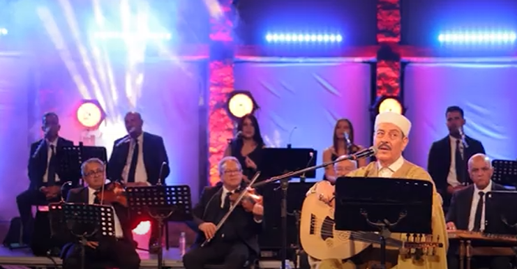 لطفي بوشناق يغني للوطن والمرأة على ركح مهرجان الحمامات الدولي